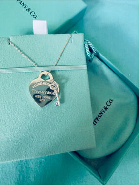 Tiffany & Co. Return to Tiffany 925 Heart Key Pendant Necklace 16 Inches